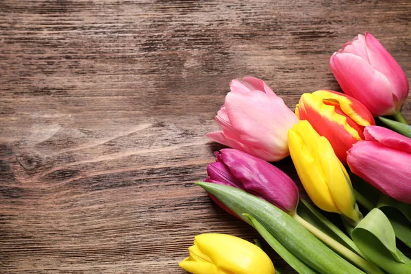 Прекрасні Весняні Тюльпани Дерев Яному Столі Плоскі Простір Тексту — стокове фото