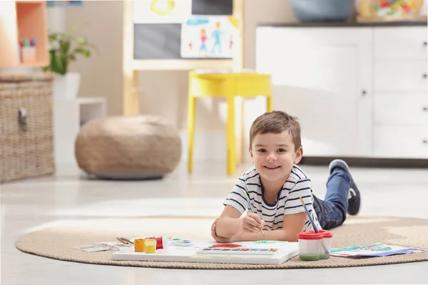 Little Child Painting Floor Home — Stok fotoğraf