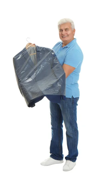 Hombre Mayor Sosteniendo Percha Con Chaqueta Bolsa Plástico Sobre Fondo —  Fotos de Stock