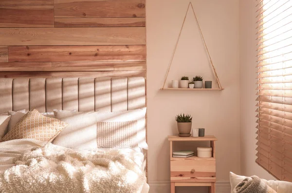 Komfortables Bett Mit Kissen Modernem Interieur — Stockfoto