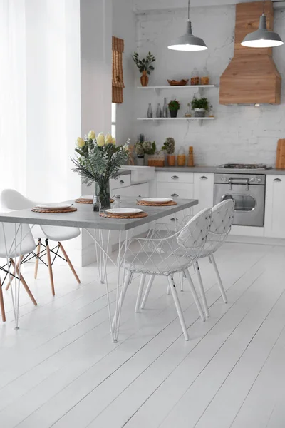 Hermoso Interior Cocina Con Muebles Nuevos Elegantes — Foto de Stock