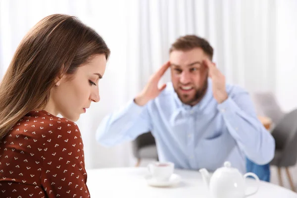 Een Paar Ruzies Het Café Relatieproblemen — Stockfoto