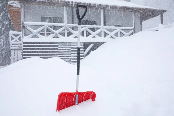 Snöröjningsspade Nära Huset Vinterarbete Utomhus — Stockfoto