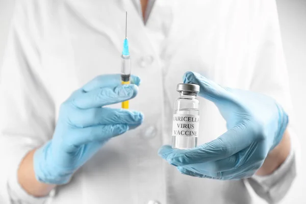 Doctor Holding Chickenpox Vaccine Syringe Closeup Varicella Virus Prevention — Stock Photo, Image