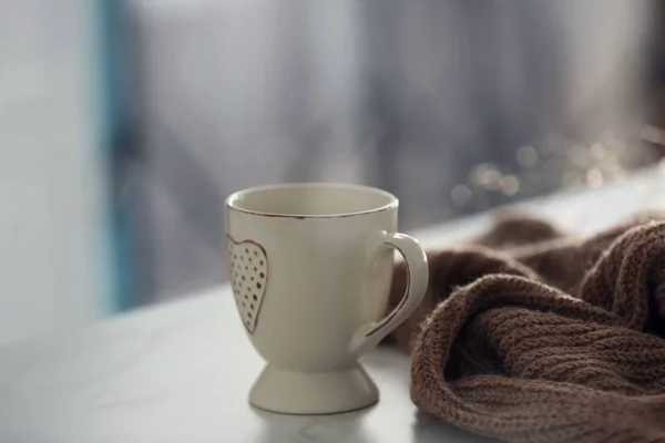 실내흰 맛있는 커피와 스웨터 — 스톡 사진