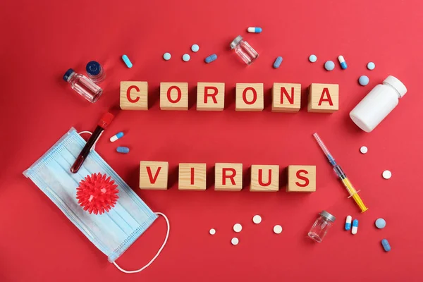 Дерев Яні Куби Словами Corona Virus Ліками Червоному Фоні Плоскі — стокове фото