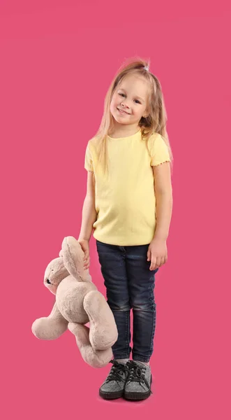 Little Girl Teddy Bear Pink Background — Stock Photo, Image