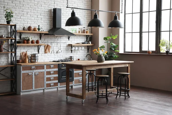 Yeni Moda Mobilyalarla Dolu Güzel Bir Mutfak — Stok fotoğraf