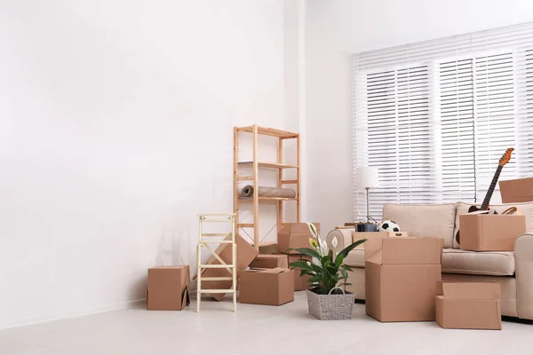 Cajas Cartón Cosas Del Hogar Sala Estar Día Movimiento — Foto de Stock