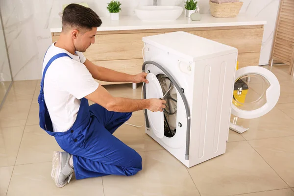 Professional Plumber Repairing Washing Machine Bathroom — Stock Photo, Image