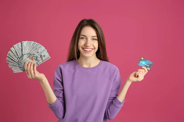 Happy Young Woman Cash Money Credit Card Pink Background — Stock Photo, Image