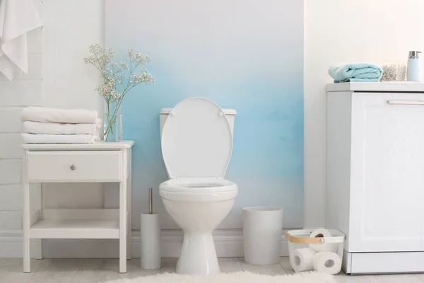 Moderne Toilettenschüssel Stilvollen Bad Interieur — Stockfoto