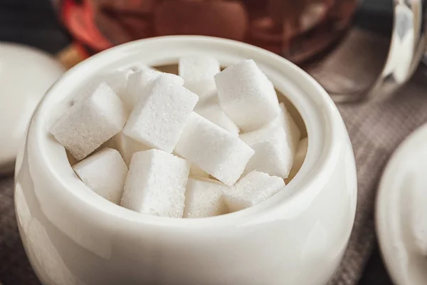 Cubos Azúcar Refinados Cuenco Cerámica Mesa Primer Plano — Foto de Stock