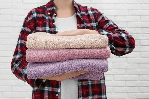 Woman Holding Fresh Towels White Brick Wall Closeup — Stock Photo, Image