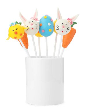 Beyaz arka planda farklı tatlı pastalar. Paskalya tatili