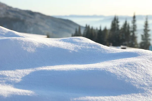 美しい雪のドリフト屋外で クローズアップビュー 冬の天候 — ストック写真