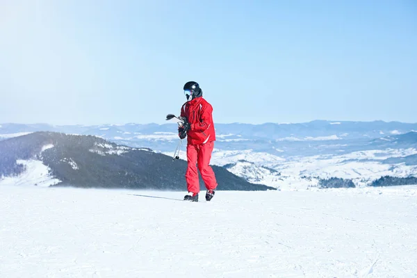 Esquiador Masculino Ladera Nevada Las Montañas Vacaciones Invierno — Foto de Stock