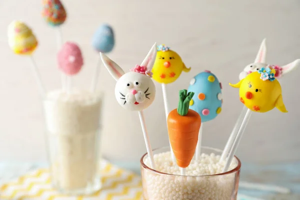 Delicioso Pastel Dulce Aparece Para Celebración Pascua Sobre Fondo Claro —  Fotos de Stock