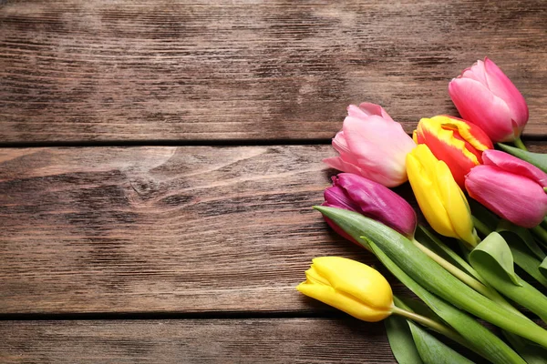 Прекрасні Весняні Тюльпани Дерев Яному Столі Плоскі Простір Тексту — стокове фото