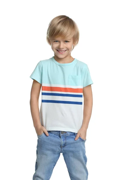 Beyaz Arka Planda Sıradan Giyinmiş Küçük Mutlu Çocuk — Stok fotoğraf