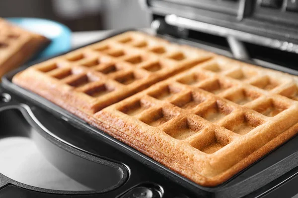 Modern Iron Tasty Belgian Waffles Table Closeup — Stock Photo, Image