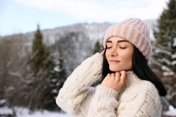 Retrato Una Hermosa Joven Día Invierno — Foto de Stock