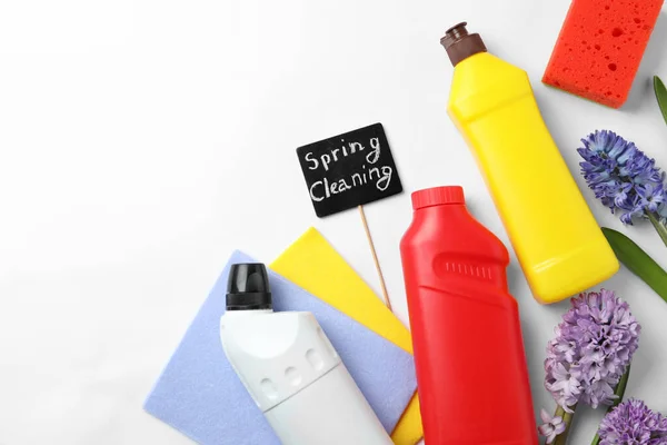 Composition Spring Cleaning Sign Flowers Detergents White Background Top View — Stock Photo, Image