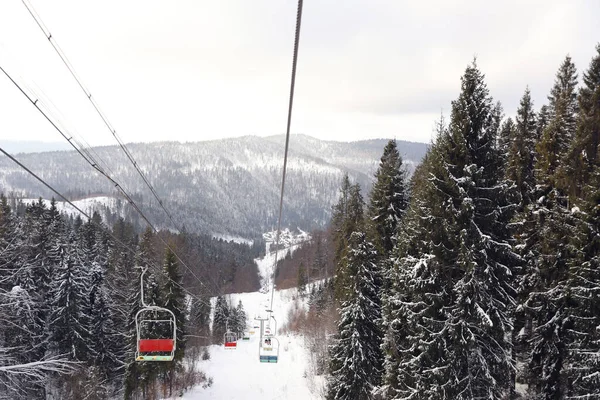 Schilderachtig Berglandschap Met Besneeuwd Bos Winter Uitzicht Vanaf Skilift — Stockfoto