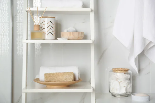 Scaffale Con Elementi Diversi Bagno Interno — Foto Stock