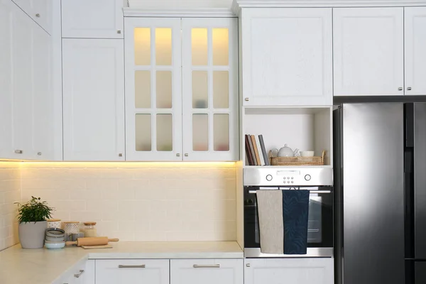 Interior Cocina Moderna Con Muebles Blancos Con Estilo — Foto de Stock