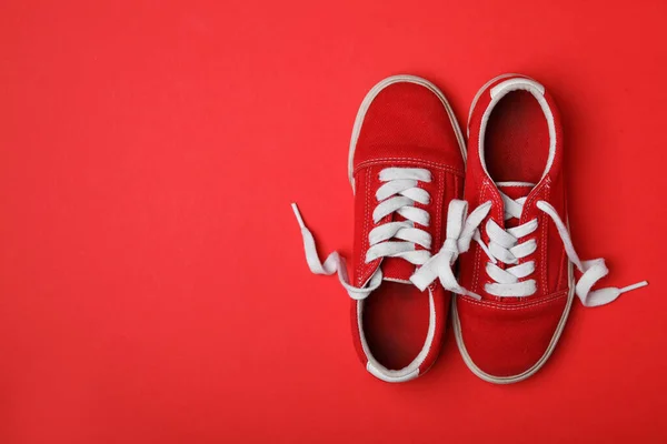 Shoes Tied Together Red Background Flat Lay Space Text April — Stock Photo, Image