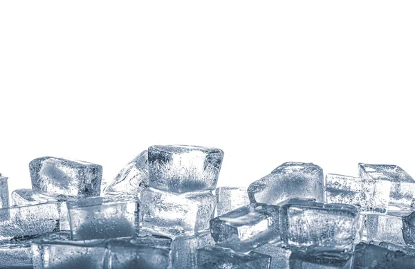 Cubos Gelo Cristalinos Isolados Branco — Fotografia de Stock