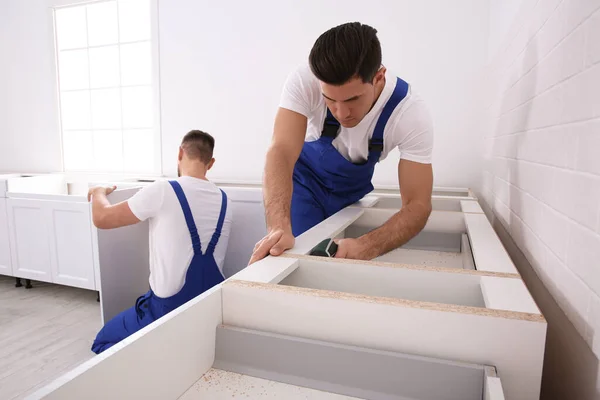 Maintenance Workers Installing New Kitchen Furniture Indoors — Stock Photo, Image