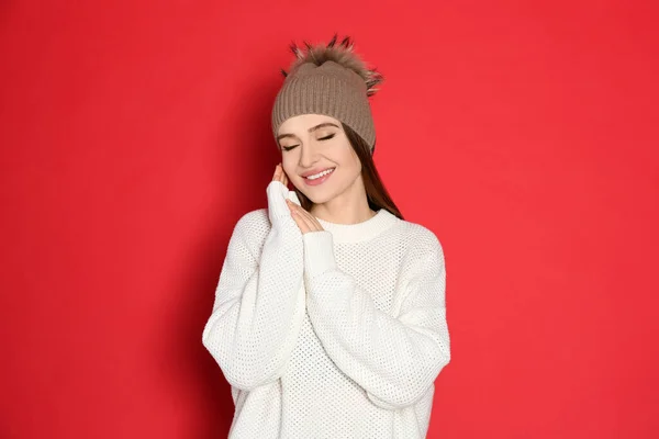 Young Woman Wearing Warm Sweater Hat Red Background Winter Season — Stock Photo, Image