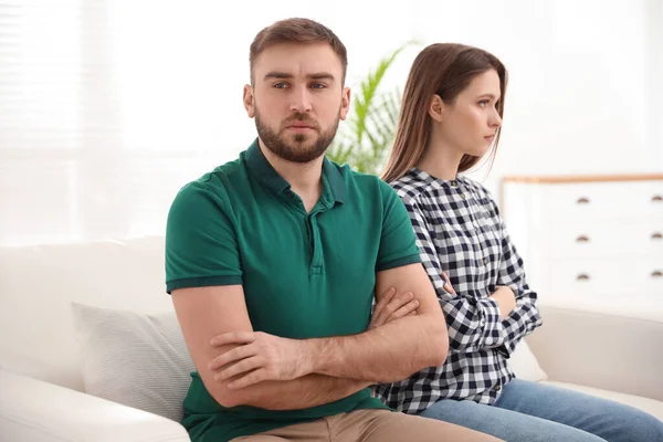 Homem Mulher Teimosos Com Problemas Relacionamento Casa — Fotografia de Stock