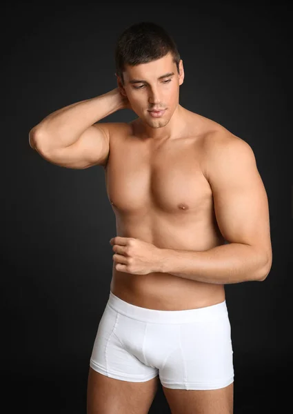 Homem Com Corpo Sexy Fundo Cinza — Fotografia de Stock