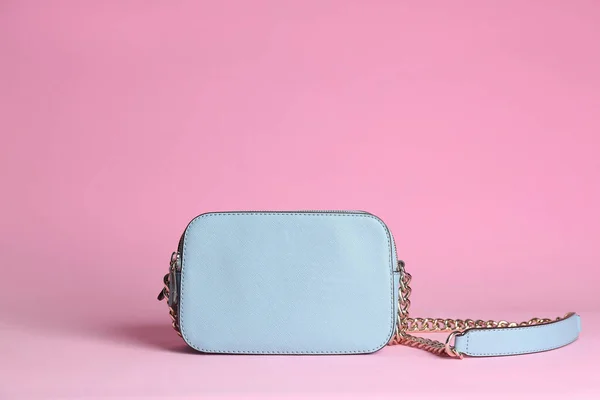 Elegante Borsa Donna Sfondo Rosa Chiaro — Foto Stock