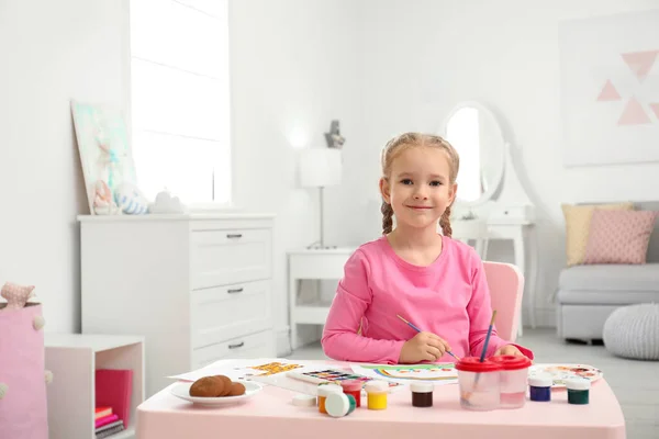 Jolie Petite Peinture Enfant Table Dans Chambre — Photo