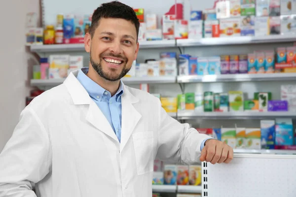 Retrato Farmacéutico Profesional Farmacia Moderna —  Fotos de Stock