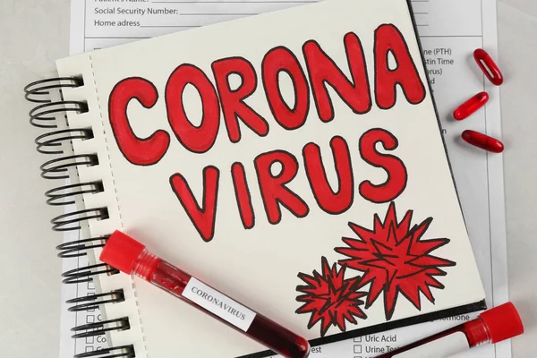 Блокнот Словами Corona Virus Зразки Крові Світлому Фоні Плоский — стокове фото