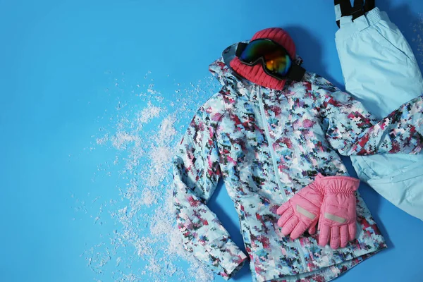 Stylische Wintersportbekleidung Auf Hellblauem Hintergrund Flache Lage Raum Für Text — Stockfoto