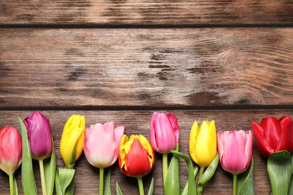 Prachtige Lente Tulpen Houten Tafel Plat Gelegd Ruimte Voor Tekst — Stockfoto