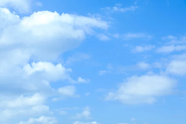 Malerischer Blick Auf Den Schönen Blauen Himmel Mit Flauschig Weißen — Stockfoto