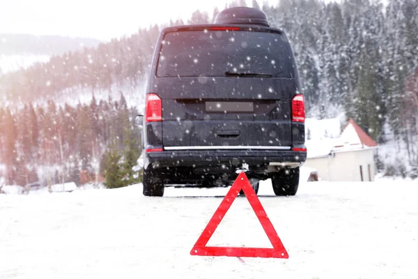 Emergency Stop Sign Broken Car Snowy Road Winter — Stock Photo, Image
