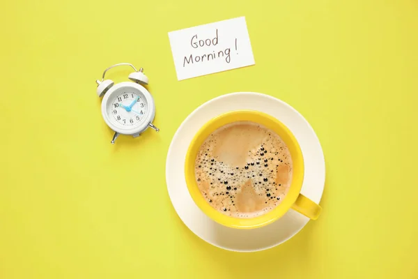 Delicioso Café Despertador Cartão Com Bom Desejo Manhã Fundo Amarelo — Fotografia de Stock