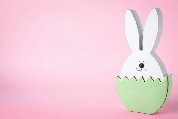 Великодній Кролик Фігура Рожевому Фоні Простір Тексту — стокове фото