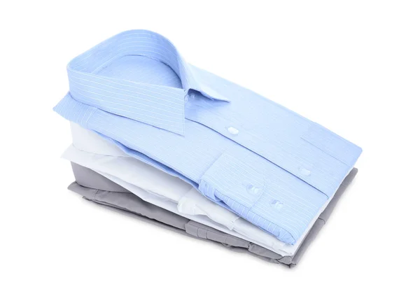 一堆被白色隔离的时髦衬衫 干洗服务 — 图库照片