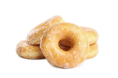 Beyaz arka planda tatlı, lezzetli jöleli çörekler.