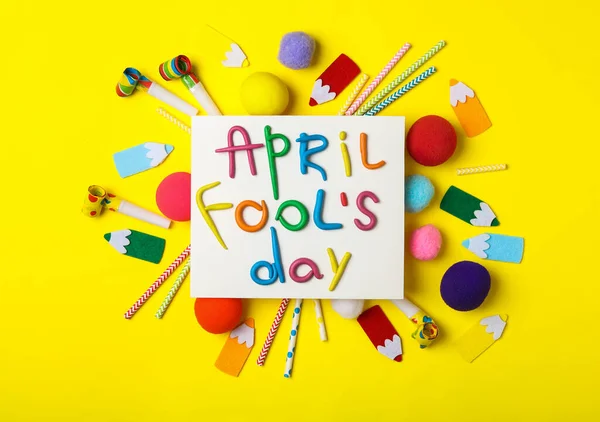 Papieren Notitie Met Zin April Fool Day Decor Gele Achtergrond — Stockfoto