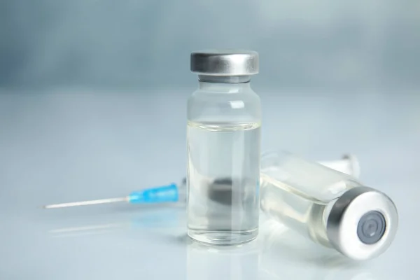 Vials Syringe Light Table Vaccination Immunization — Stockfoto